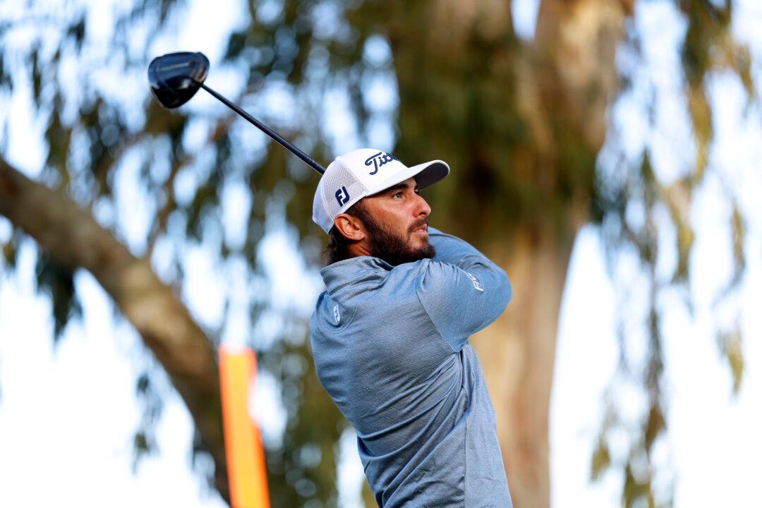 Homa feeling at home and leads at Riviera as Tiger makes cut