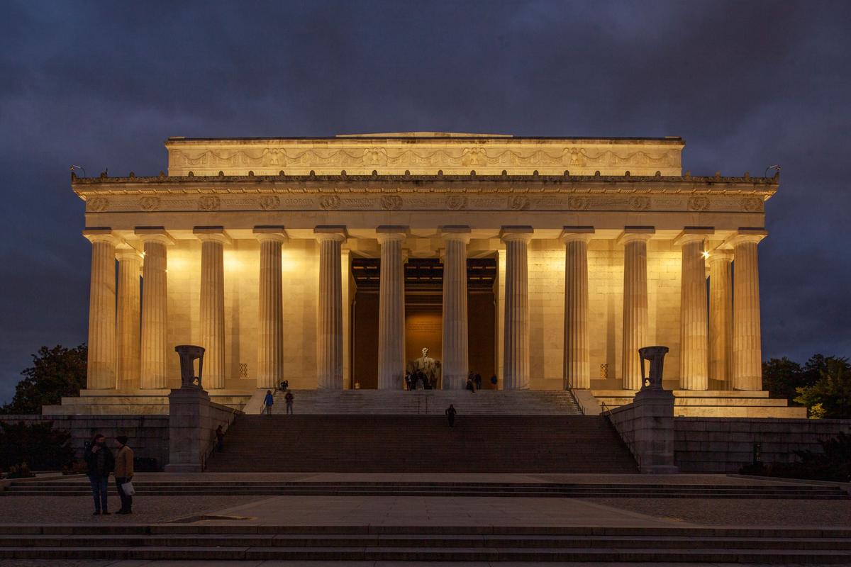 The Lincoln Memorial: Reflecting on Greatness