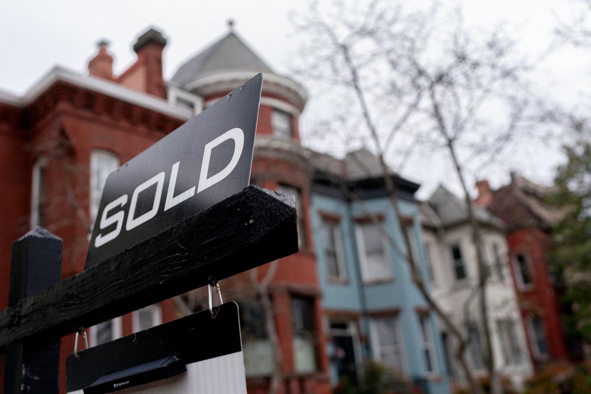 US Home Prices See Biggest Annual Drop in Over a Decade