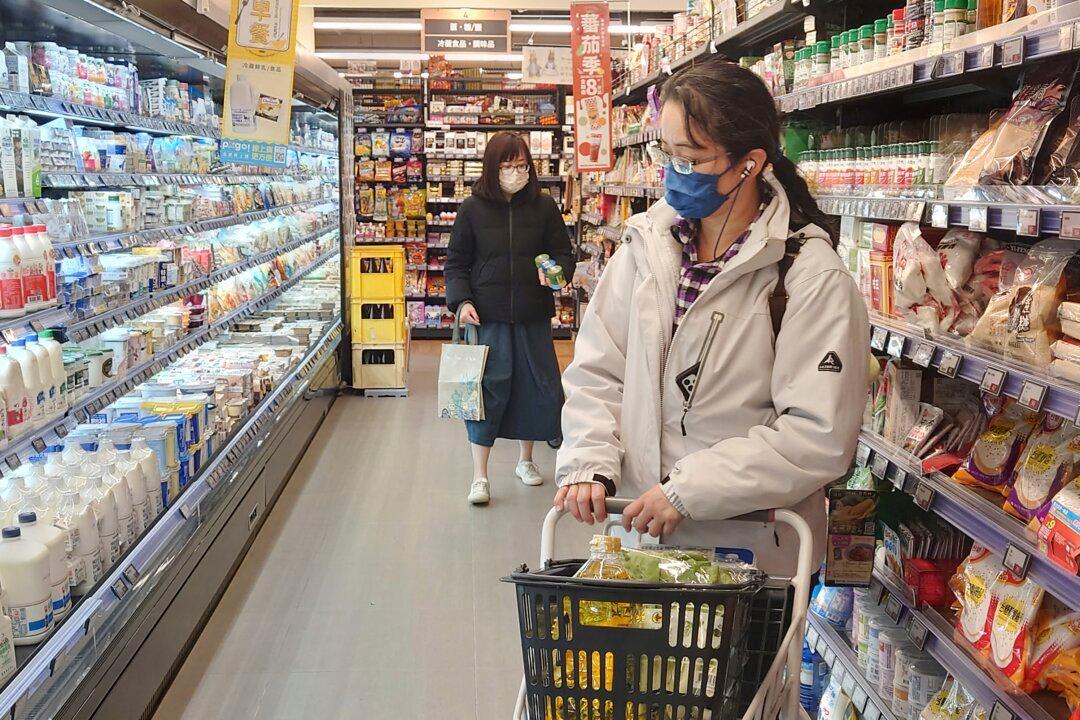 Taiwan Drops Indoor Mask Mandate in Restaurants, Offices