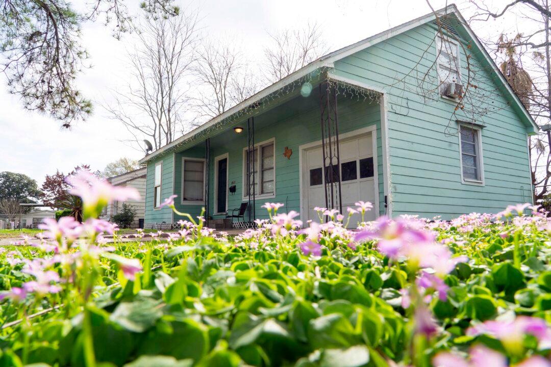 3 Teenage Girls and Gunman Dead in Texas Shooting