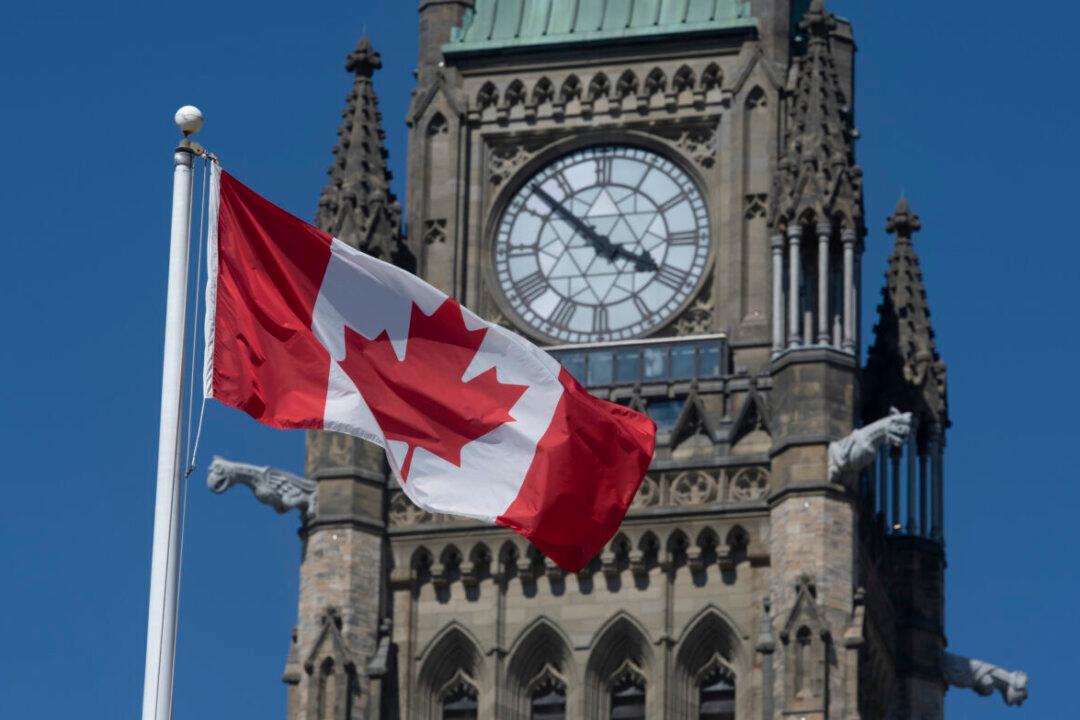 Canada Needs to Pay Down Debt, Reduce Internal Trade Barriers: OECD
