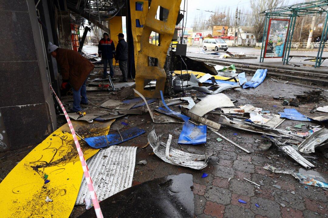 6 Killed in Russian Rocket Attack as Putin Delivers Speech, Ukraine Says