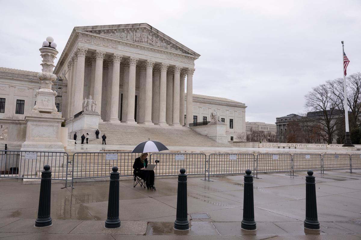 3 Points of Focus for Supreme Court in Student Loan Forgiveness Arguments