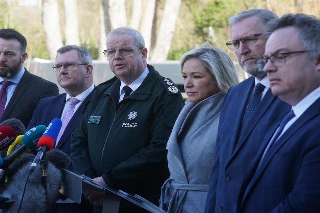 Northern Ireland Politicians and Police Unite ‘As One Voice’ Over Detective Shooting