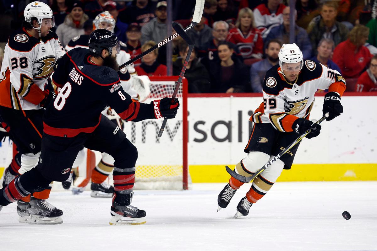 Gibson Stops 50 Shots as Ducks Top Hurricanes