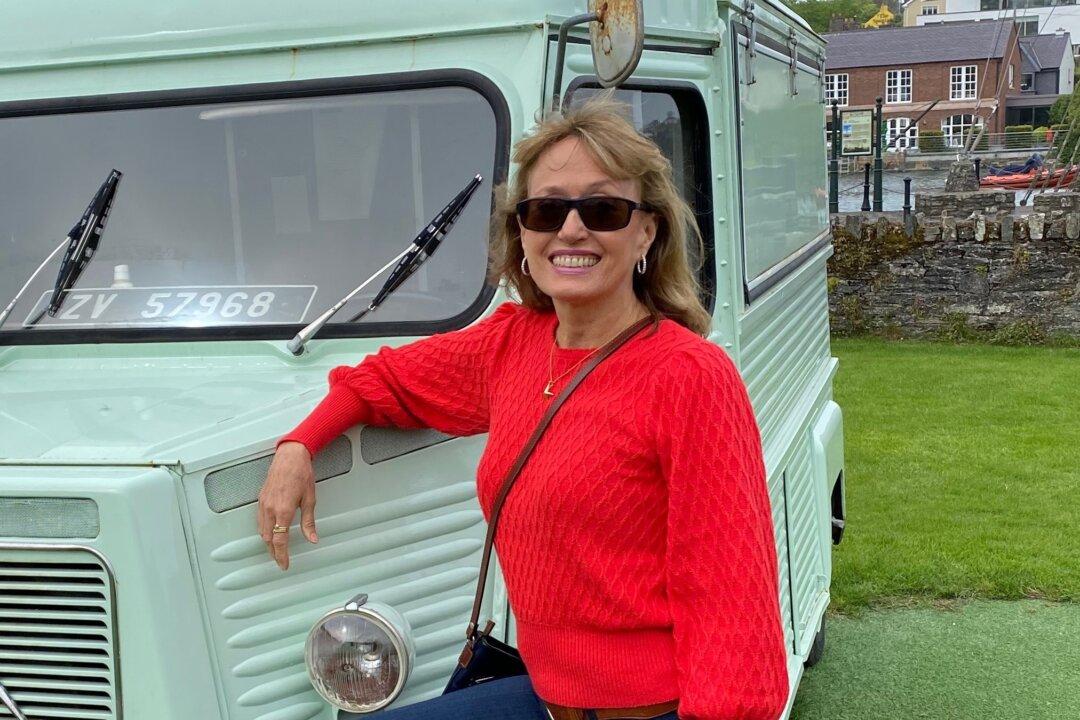 Dietitian Says Mr. Li’s Article ‘How Humankind Came To Be’ Helped Her Look at Challenges Differently