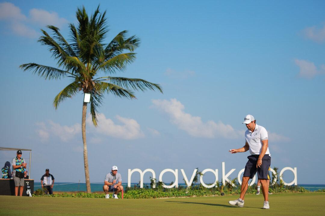 Former Oklahoma St. teammates Gooch, Uihlein share LIV lead