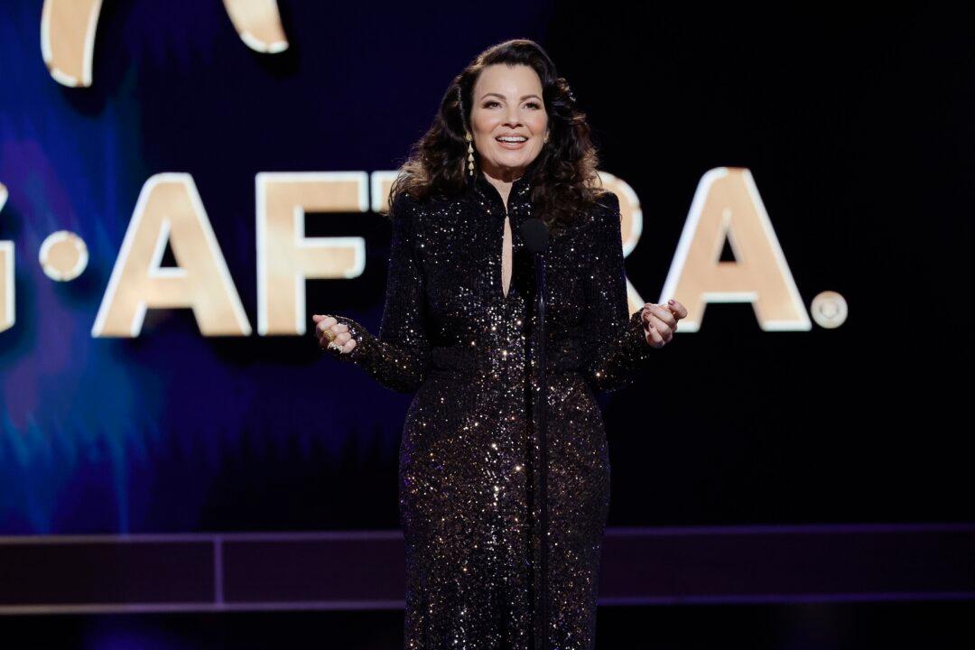 Fran Drescher Calls for Hollywood to End COVID Vaccine Mandate During SAG Awards Speech