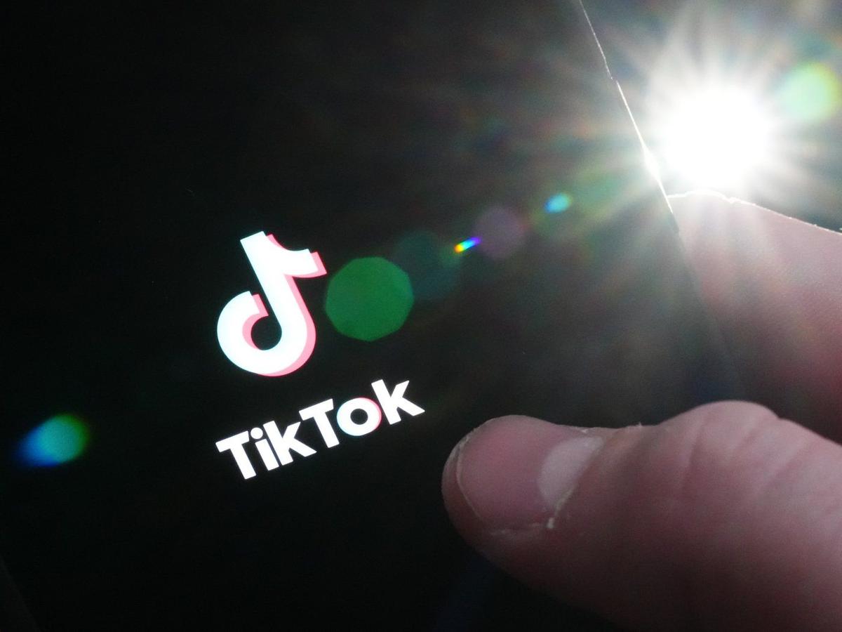Quebec Follows Federal Lead, Bans TikTok Application on Government Cellphones