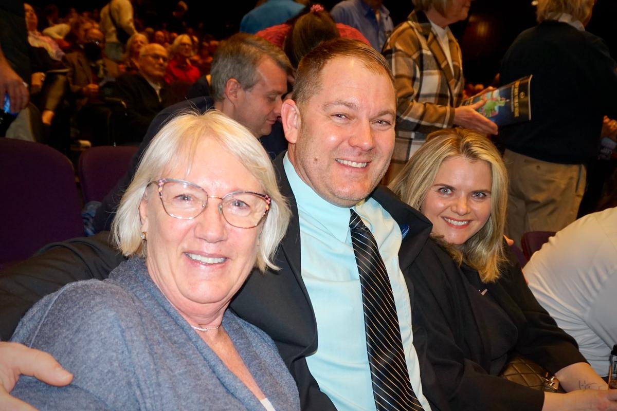 Retired Piano Teacher Applauds Shen Yun’s Music