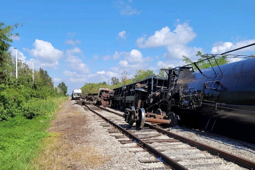 Train Carrying 30,000 Gallons of Propane Derails in Florida’s Manatee County