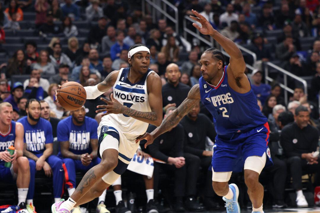 Wolves Handle Clippers, End Three-Game Skid