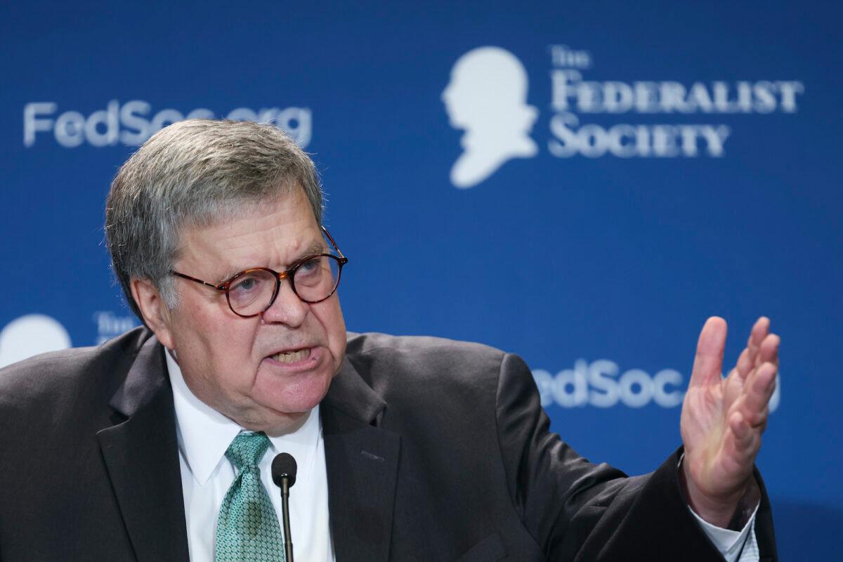Former U.S. Attorney General William Barr speaks at a meeting of the Federalist Society in Washington on Sept. 20, 2022. (Win McNamee/Getty Images)