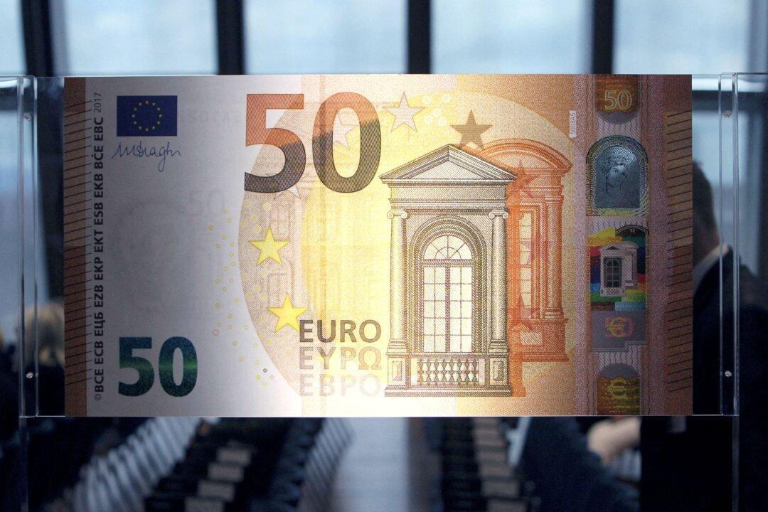 Euro Falls Against the Dollar After Eurozone Inflation Data