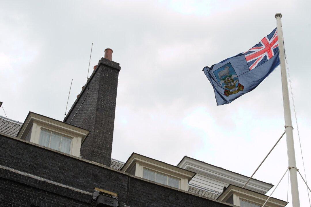 Argentina Asks UK to Resume Negotiations Over Falklands Sovereignty