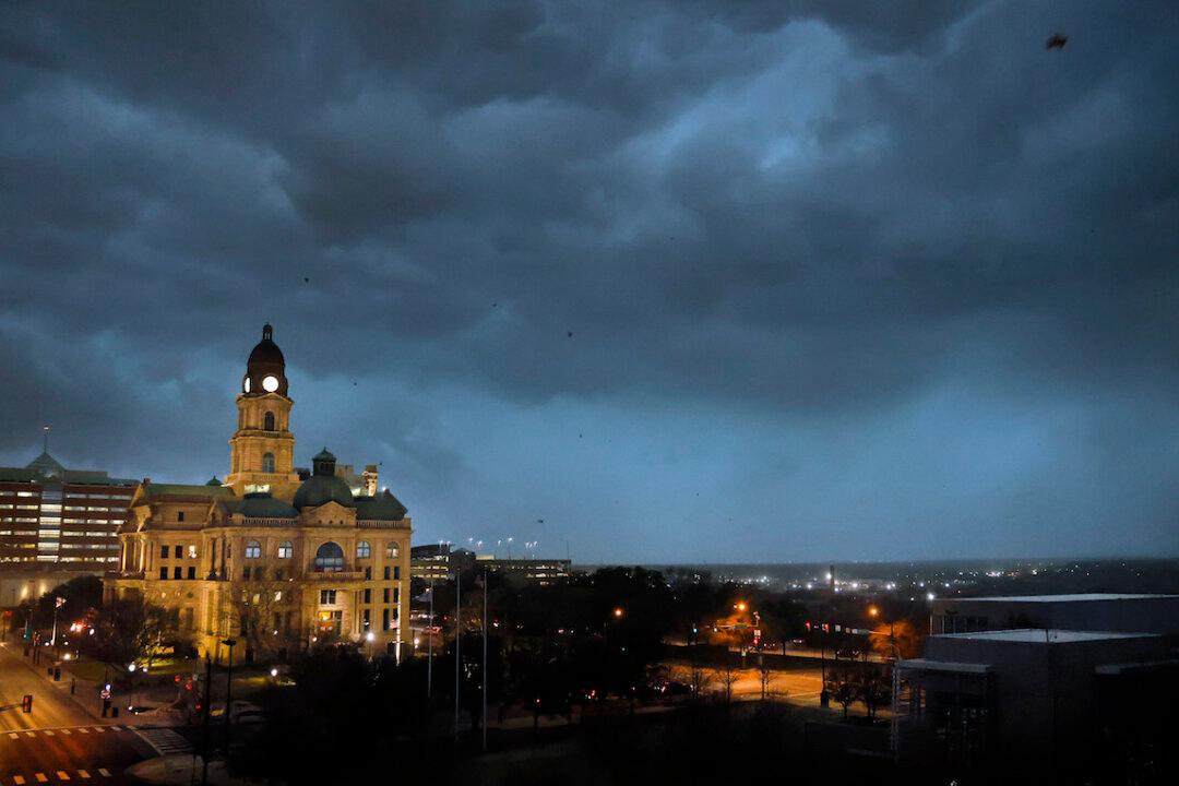Tornadoes Hit Texas, Louisiana, Storm Warnings Issued for Parts of Southwest US