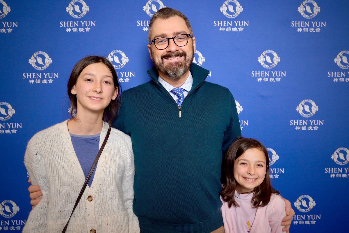 CEO Brings Daughters to Shen Yun to See China’s Ancient Traditions