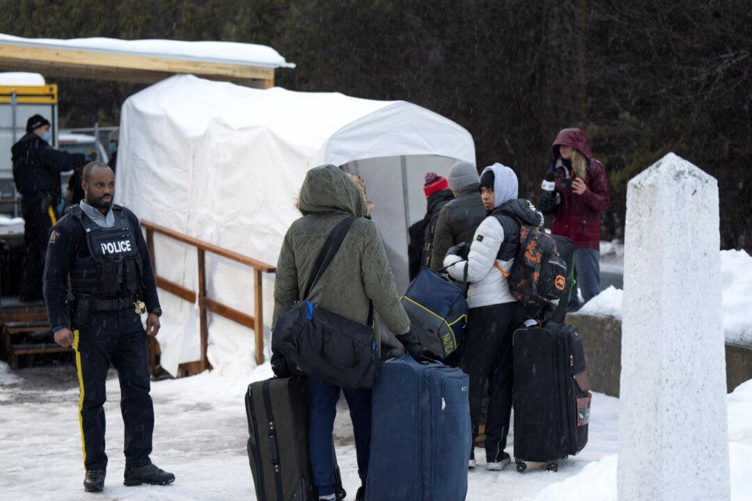 Ottawa Has Spent $769M on Hotels, Meals for Refugees and Illegal Immigrants in 2023