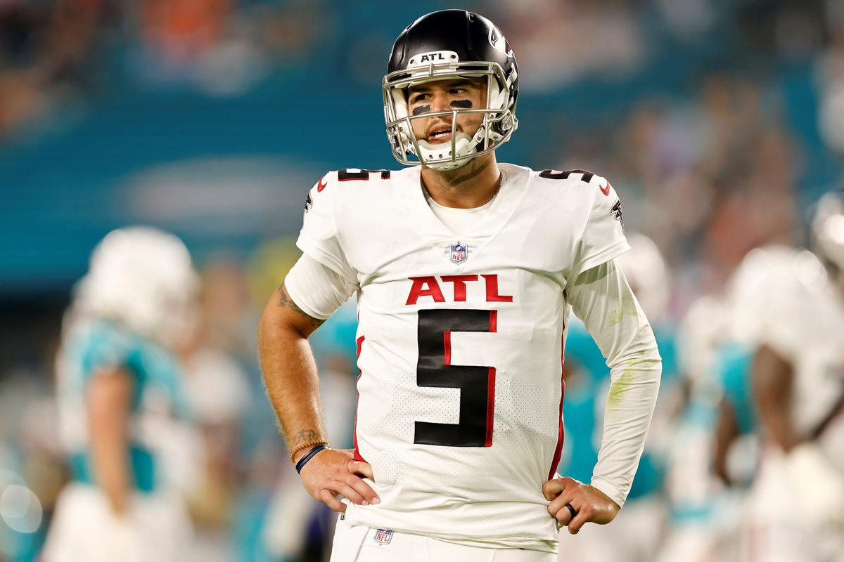 XFL Roundup: Defenders Beat A.J. McCarron, Battlehawks for 1st Place