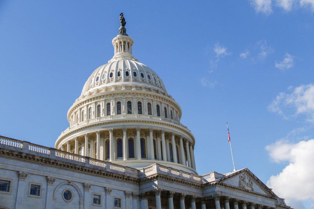 Bipartisan Group Renews Push to Ban Lawmakers From Owning and Trading Stocks