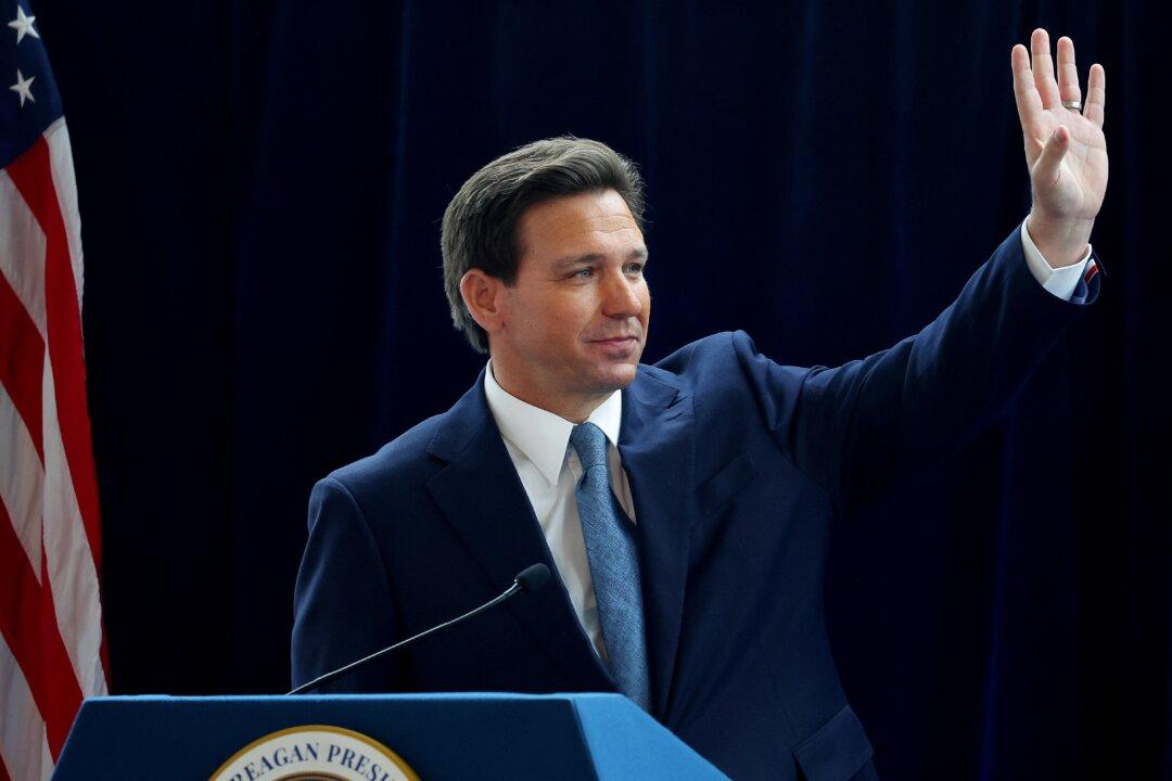 DeSantis’s Immigration Bill Would Nullify Illegal Border-Crossers’ Out-of-State IDs