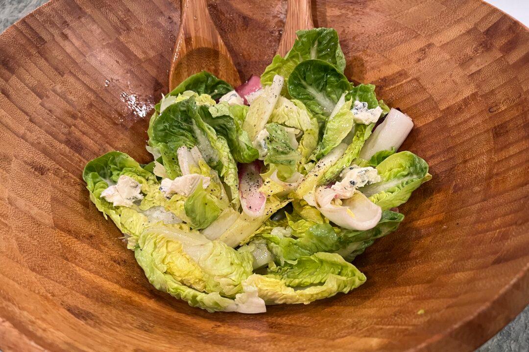 A Salad Fit to Begin or End Your Meal