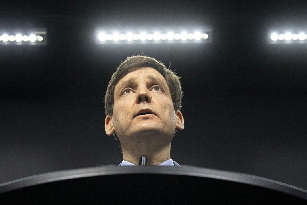 ‘A Bet’s a Bet’: BC Premier David Eby Honours Canucks-Oilers Wager With Alberta Premier
