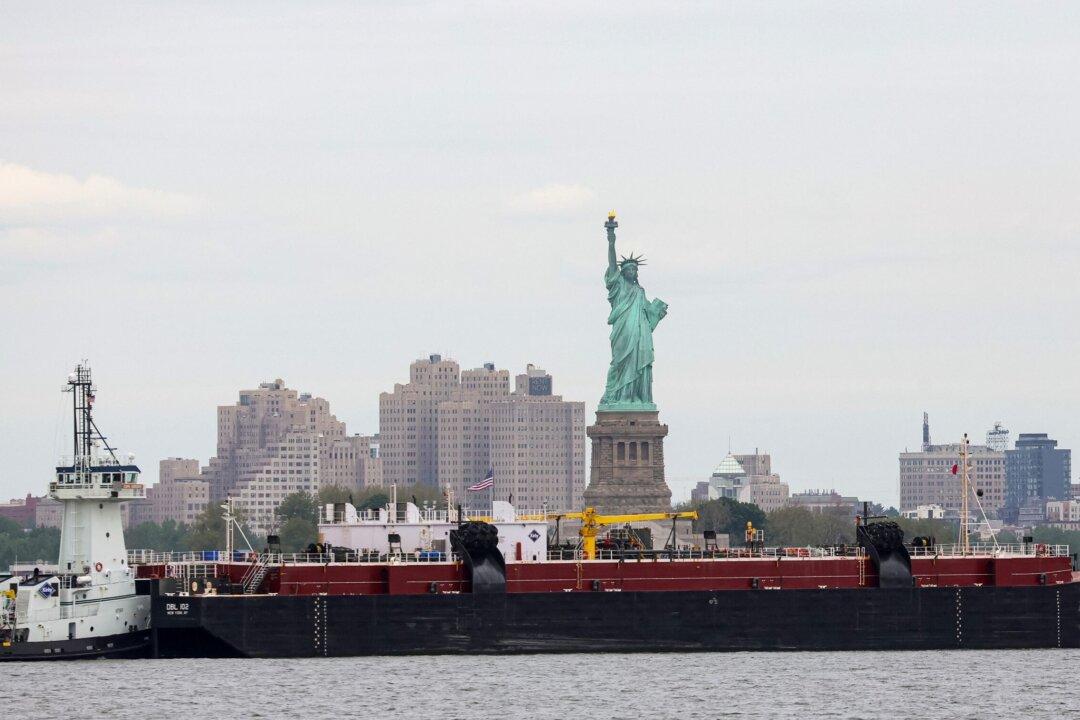 Oil Steadies After Rate Hike Concerns Spur Sell-Off