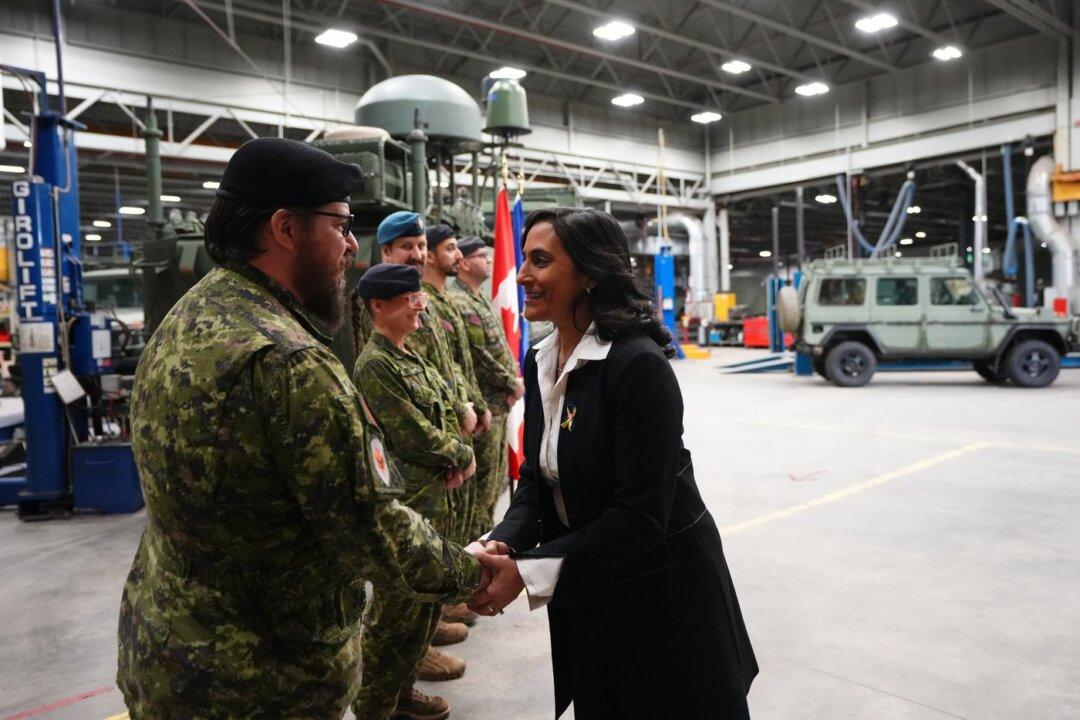 Ottawa to Fast-Track Purchase of Weapons for Canadian Troops in Europe: Minister