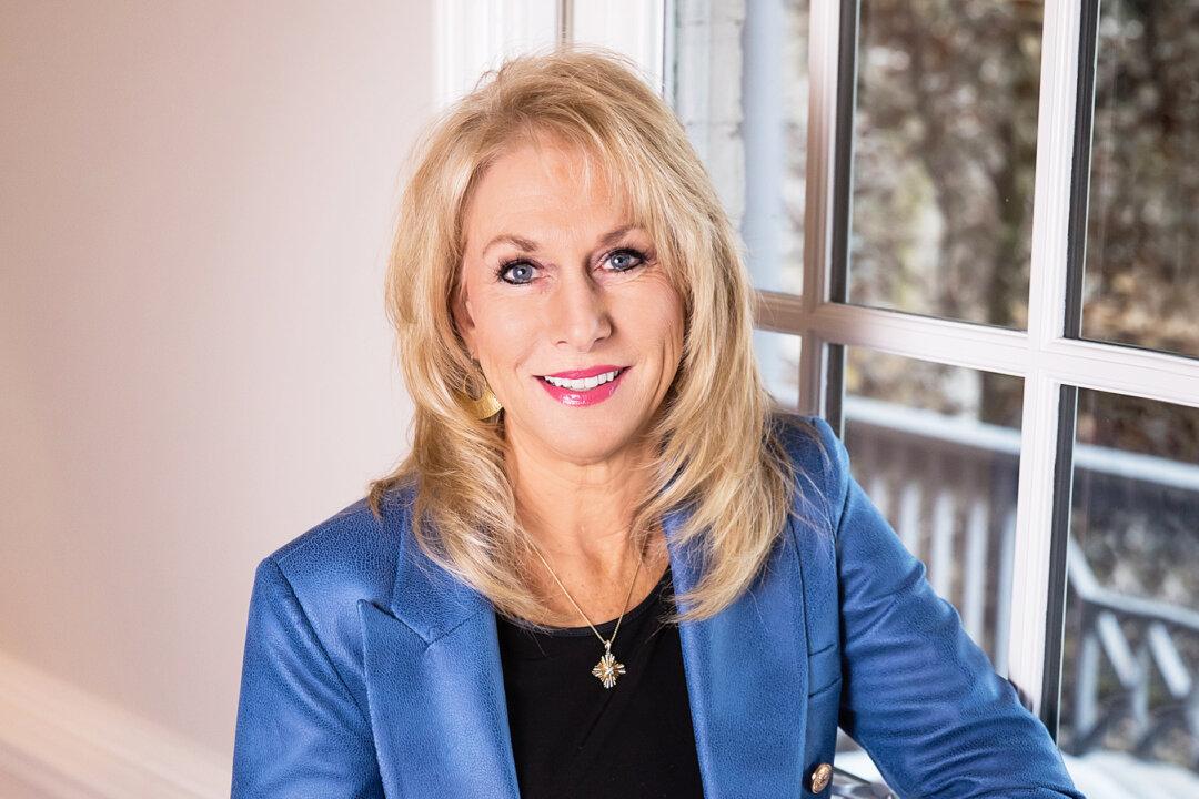 Doctor Who Survived Breast Cancer Shares the Self-Check Technique That Led to Her Diagnosis