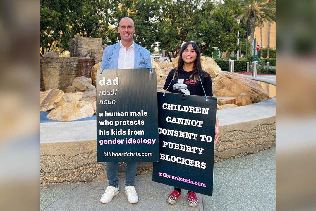 Vancouver Dad Protects Kids From Gender Ideology as ‘Human Billboard’ Talking Truth on Street