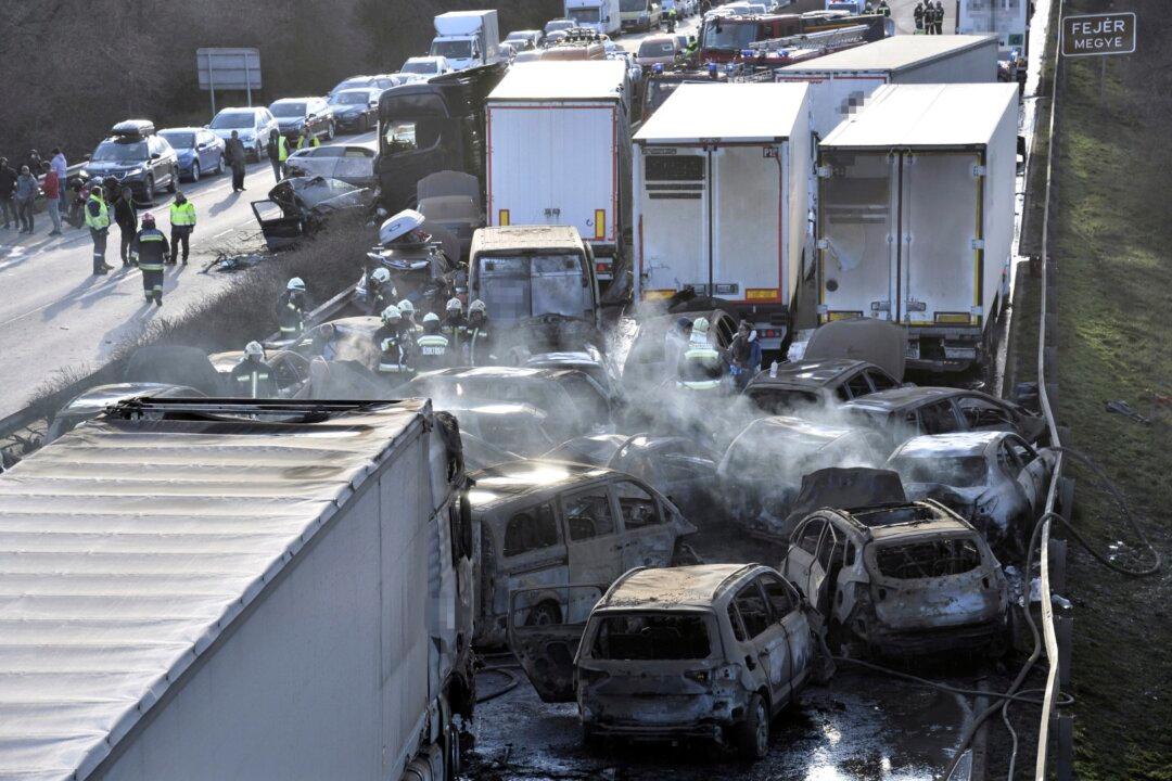 More Than 40 Vehicles Involved in Highway Pileup in Hungary