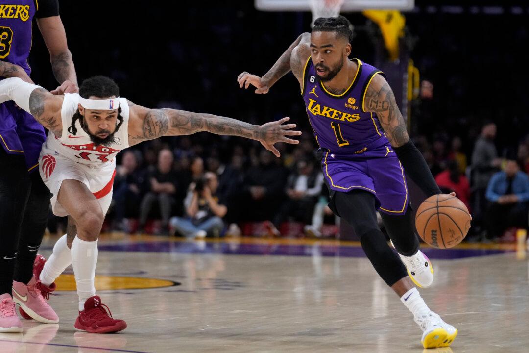 Lakers Rally Past Raptors for 7th Win in 9 Games