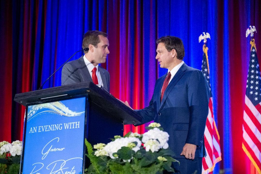 DeSantis Excites Crowd in Speech to Alabama GOP, Prompts Record Fundraising