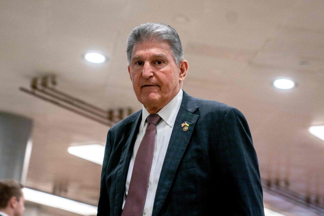 Manchin Calls Biden Admin’s Electric Vehicle Tax Credit Plan a ‘Pathetic Excuse’