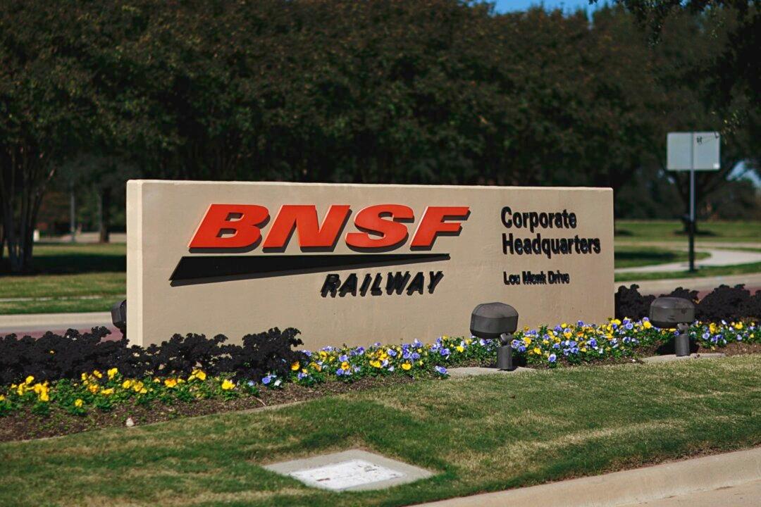 BNSF: Arizona Train Derailment Feared to Involve Hazardous Materials Was Carrying Corn Syrup