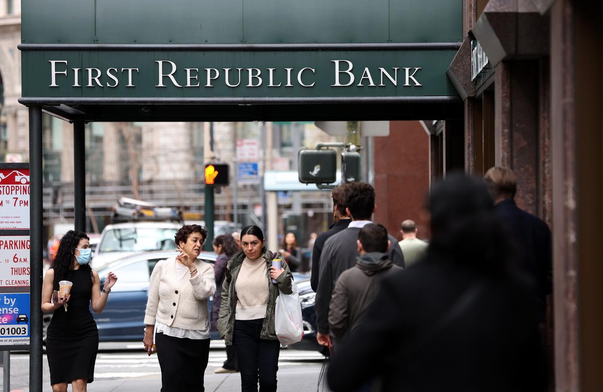 First Republic Shares Tank Despite Cash Infusion by Big Banks