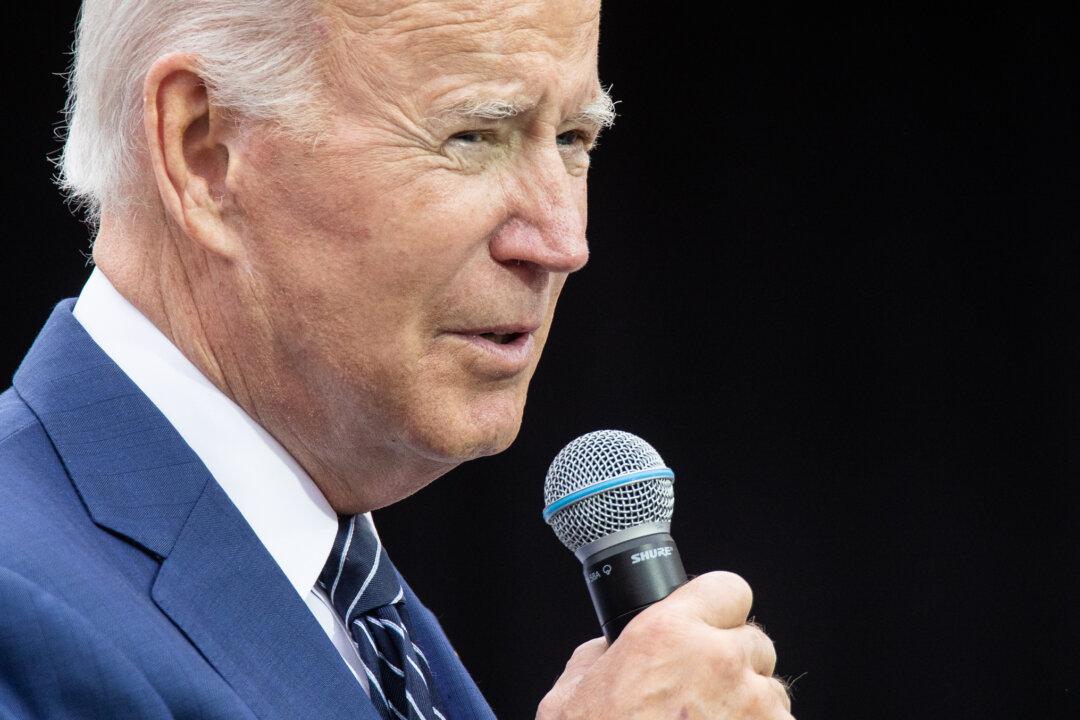 Biden Urges Congress to Toughen Penalties for Executives of Failed Banks