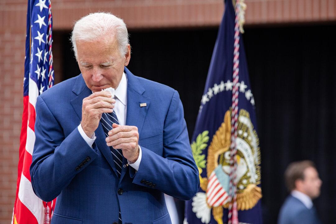Former Vice President Calls for Biden to Meet With House Speaker for Debt Ceiling Talks