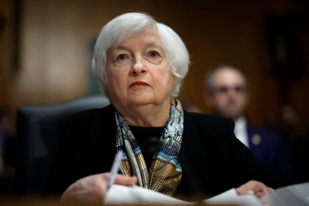 Yellen Reassures US on Global Economy, Banking System