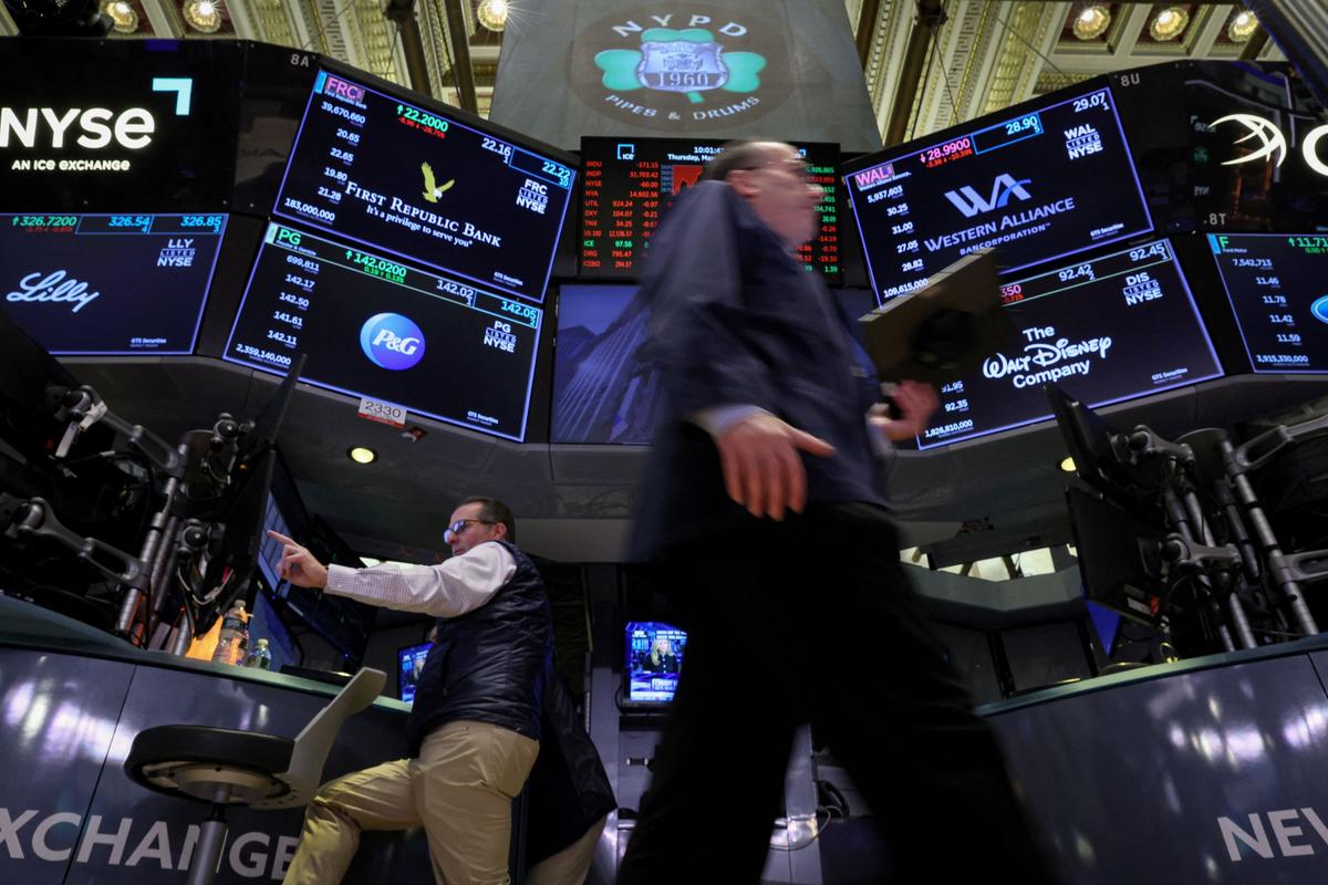 Wall Street Opens Higher as Rate Hike Pause Hopes Grow
