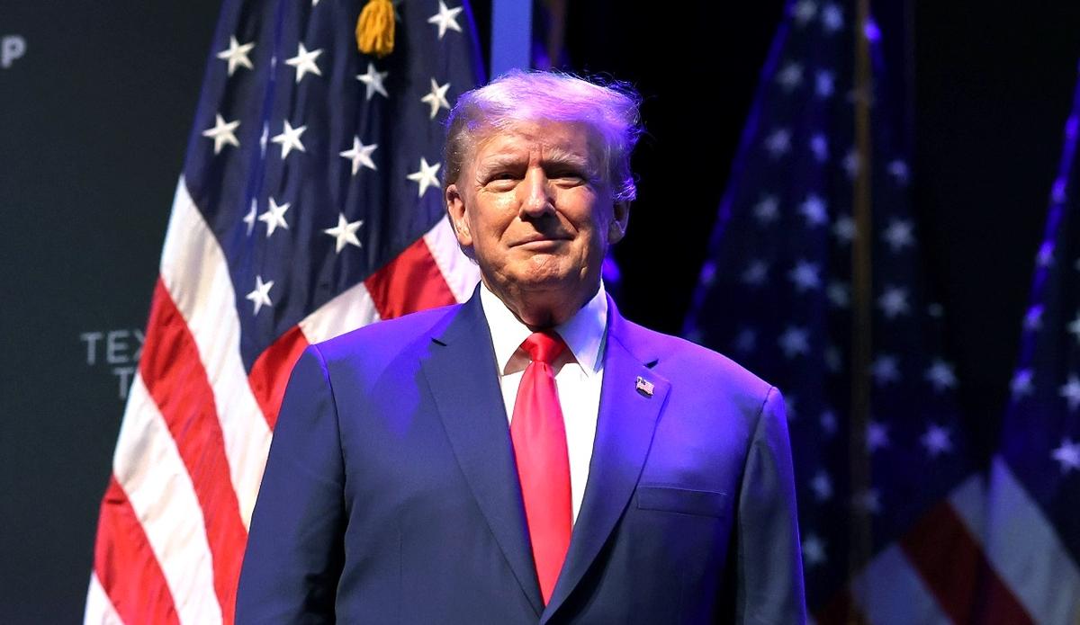 Trump to Fly to New York Ahead of Court Hearing