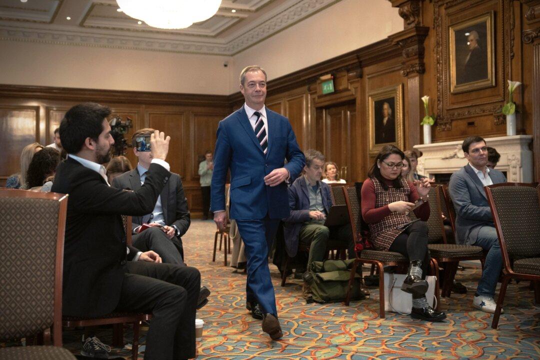 Rishi Sunak Condemns Coutts For Shutting Farage’s Bank Account