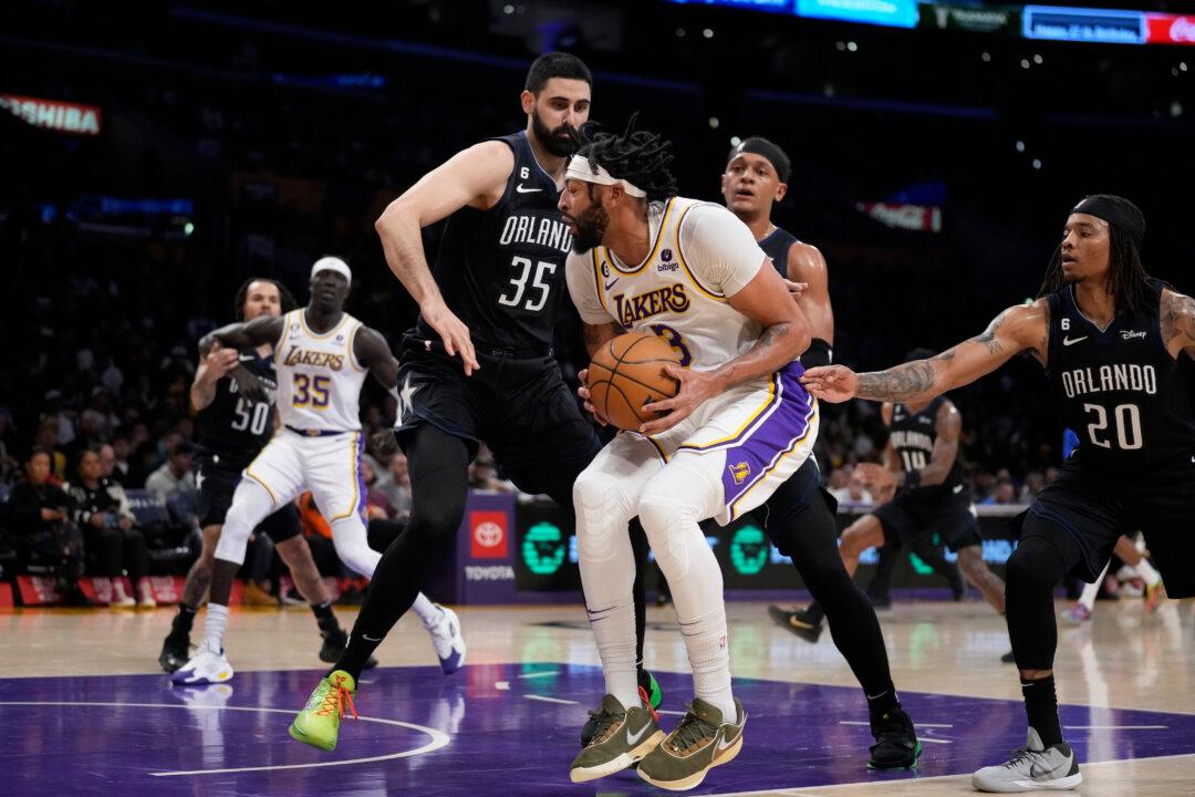 Reaves Gets Career-High 35, Pushes Lakers Past Magic 111–105