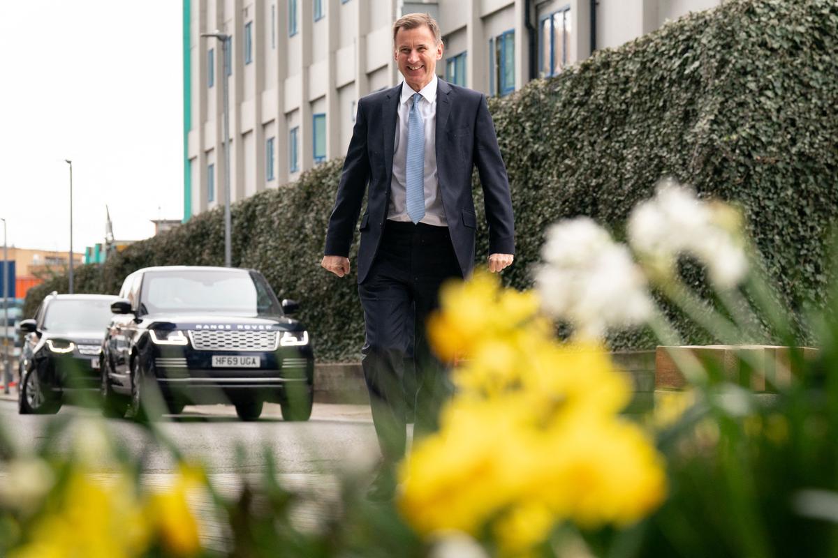 As UK Economy Flatlines, Hunt Says IMF’s Forecast Is Too Pessimistic