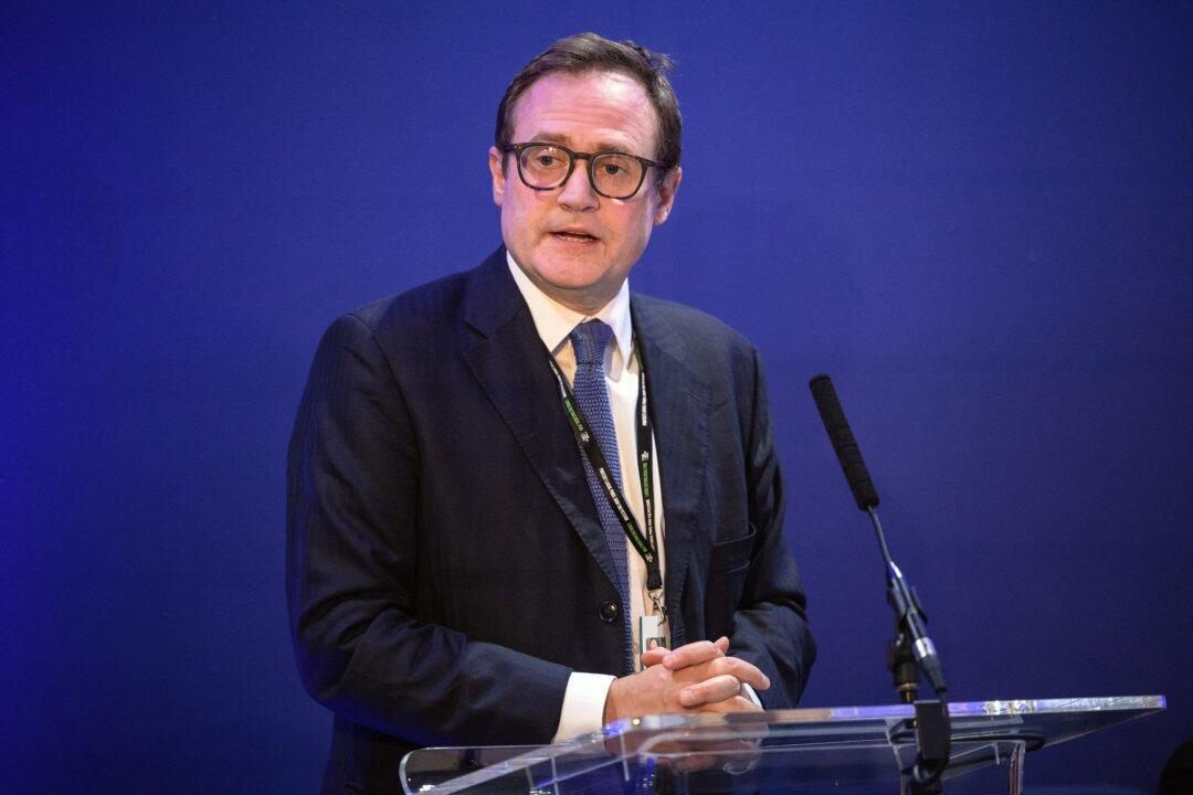 Security Minister Refuses to Confirm Government Action on Iran Revolutionary Guards