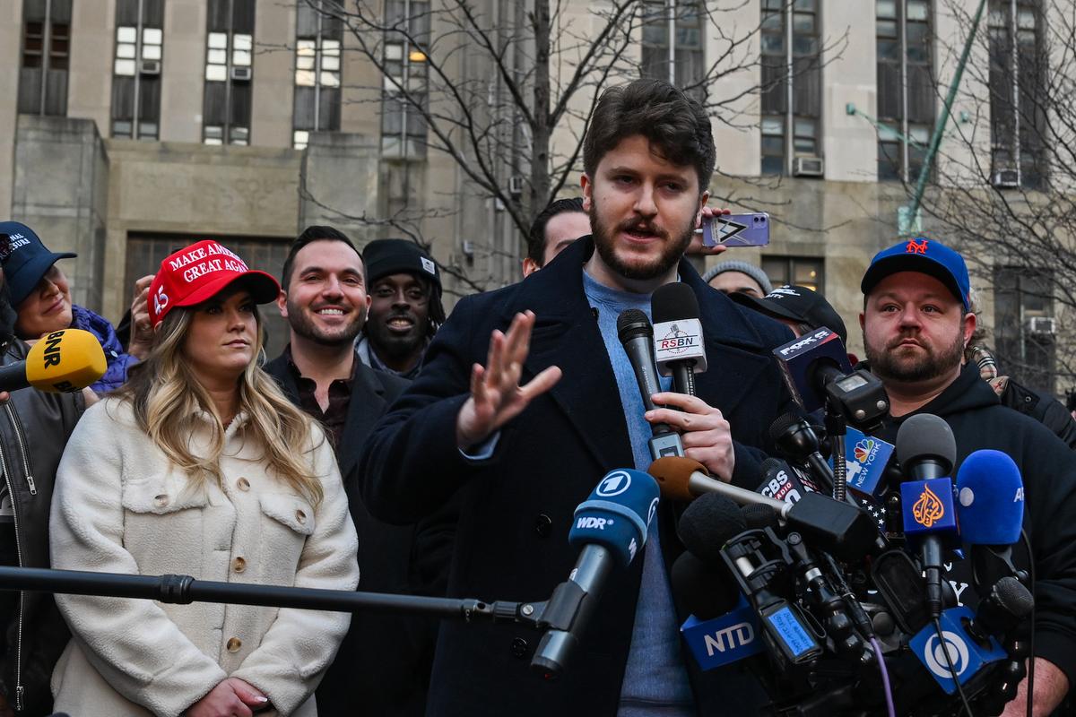 New York Trump Supporters Say Indictment a ‘Politicized Prosecution’ During Protest