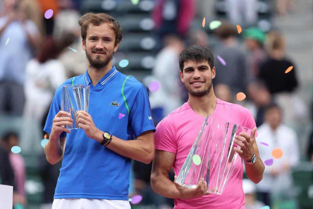 Carlos Alcaraz Blows Past Daniil Medvedev for Indian Wells Title, No. 1 Ranking