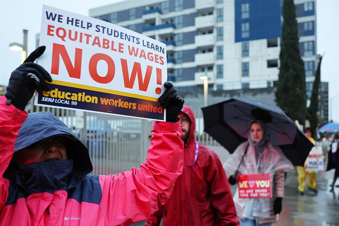 Los Angeles Unified Service Workers Overwhelmingly Approve New Labor Deal